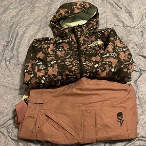 The North Face insulated ski/snowboard jacket & pants set
